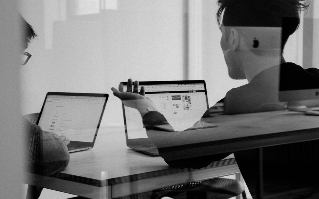 gestionnaire de patrimoine à Nice qui donne des conseils de placement financier.